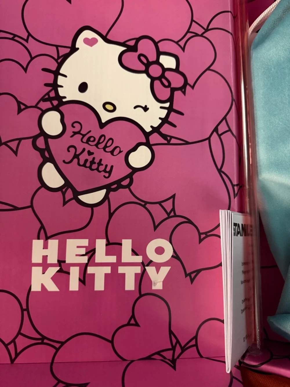 New!  Stanley Pink Hello Kitty Quencher H2.0 Tumbler 40 oz - Picture 5 of 7